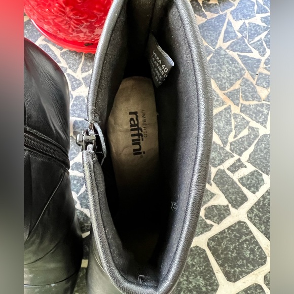 Umbarto Ruffini Vera black ankle boots. Size 40 or 9. Black leather upper. - Picture 11 of 11